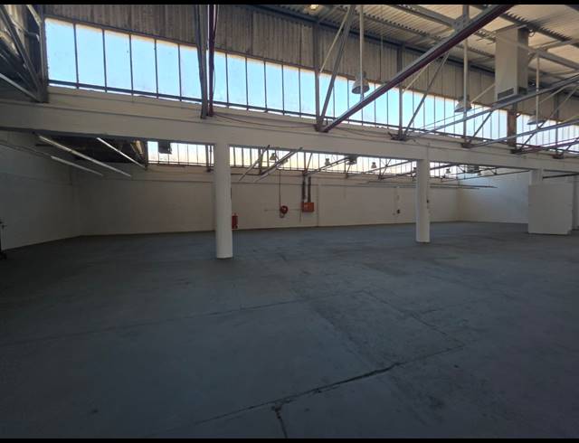 900M² WAREHOUSE TO LET IN PAARDEN EILAND